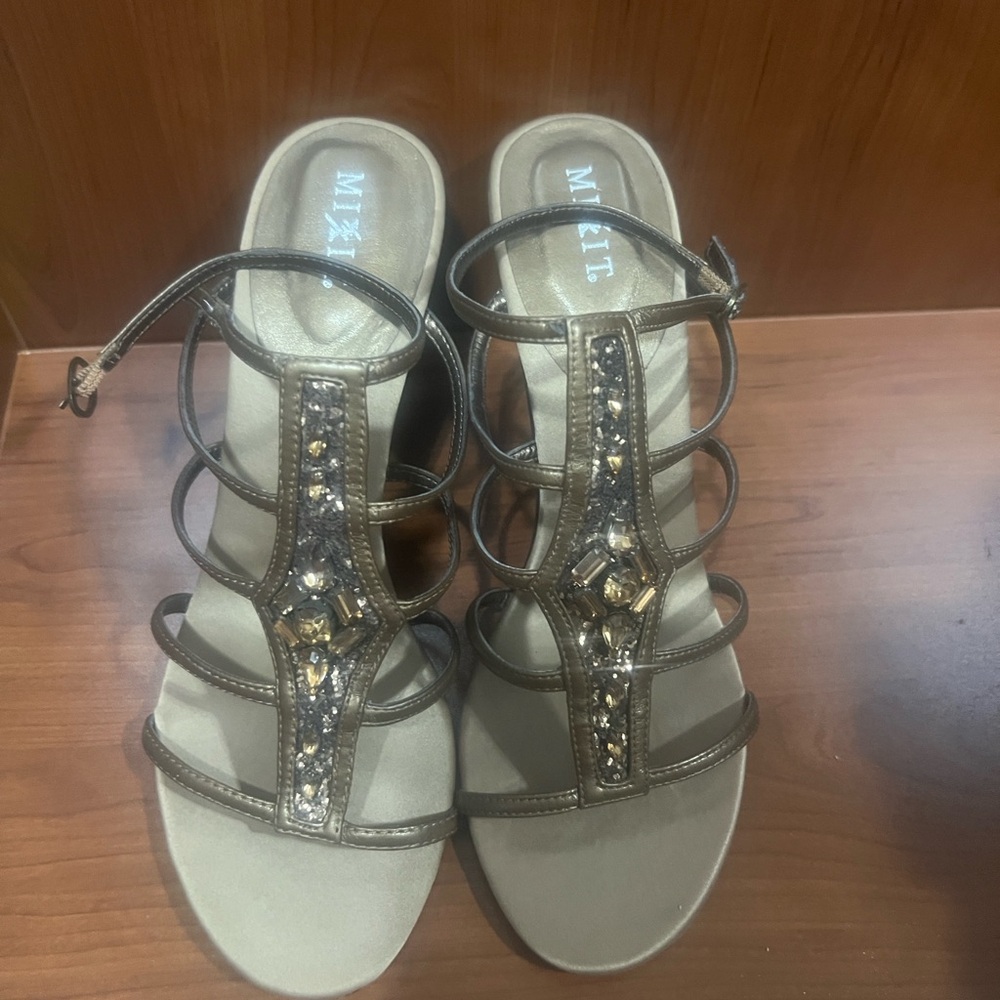 Elegant Gold Strappy Sandals